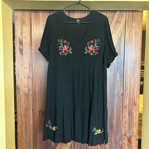 Midi dress with embroidery